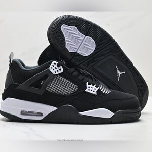 Air Jordan 4 Retro 'White Thunder